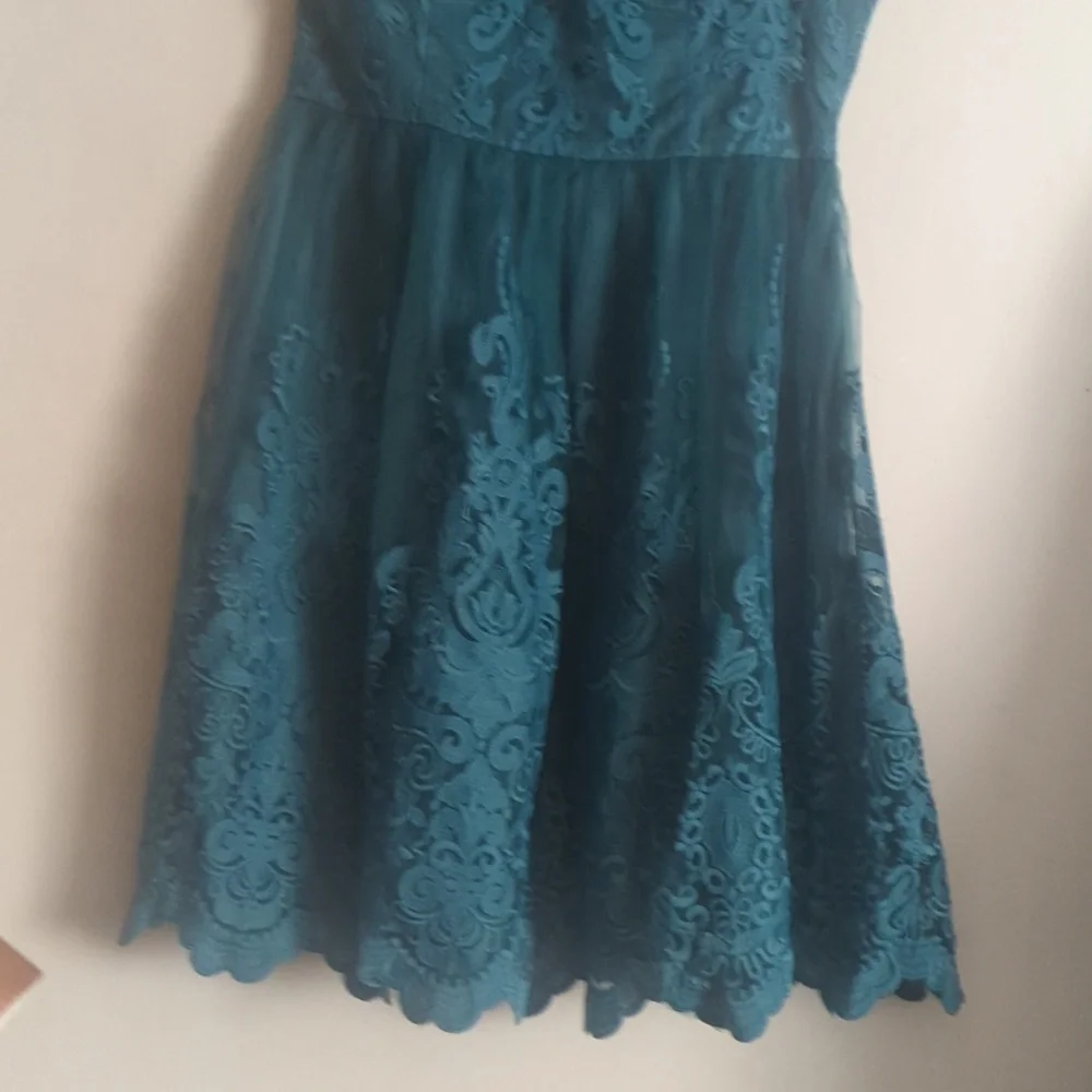 Chi Chi Curve Laurel Dress - Picture 7 of 11